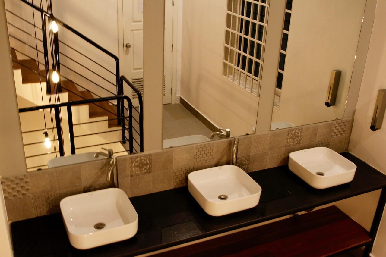 Oops Hostel เสียมราฐ ภายนอก รูปภาพ