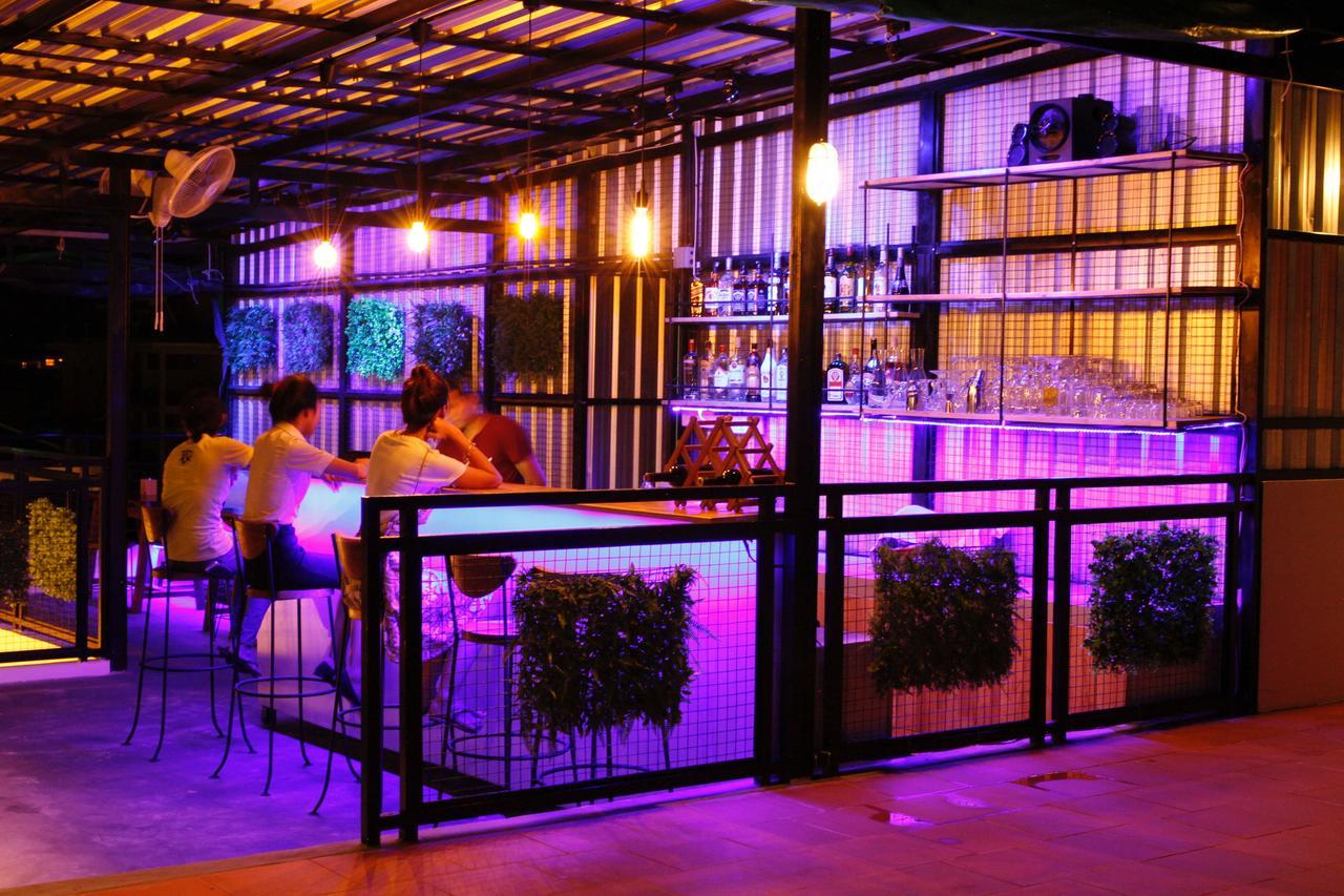 Oops Hostel เสียมราฐ ภายนอก รูปภาพ