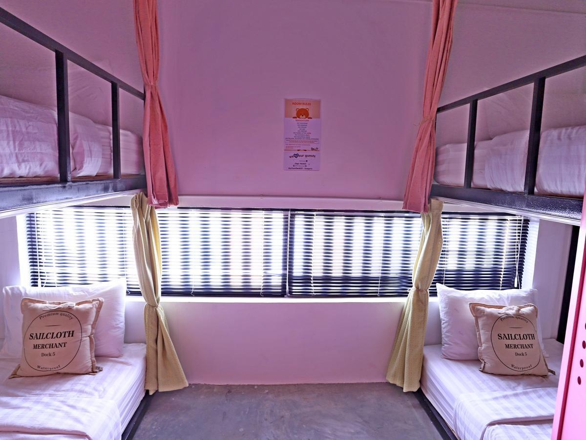 Oops Hostel เสียมราฐ ภายนอก รูปภาพ