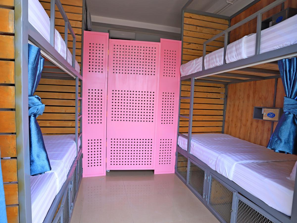 Oops Hostel เสียมราฐ ภายนอก รูปภาพ