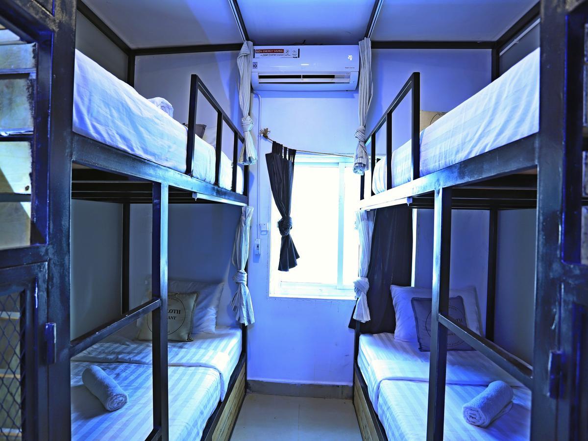 Oops Hostel เสียมราฐ ภายนอก รูปภาพ